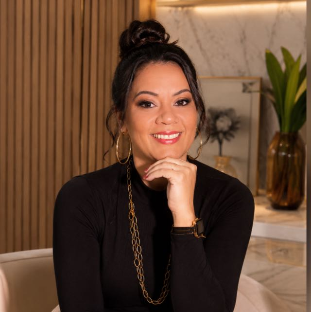 Camila Alessandra, profissional do Studio de Beleza em Belo Horizonte